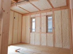 発砲ウレタン吹付断熱